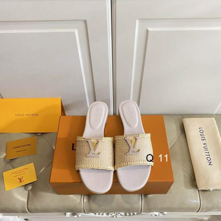 Picture of Louis Vuitton Slippers _SKULVsz35-40Y0123425